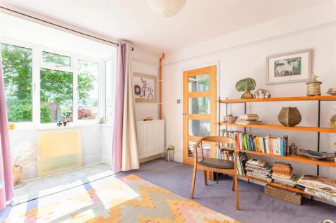 Living Room-3.jpg