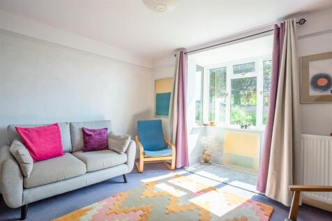 Living Room-5.jpg