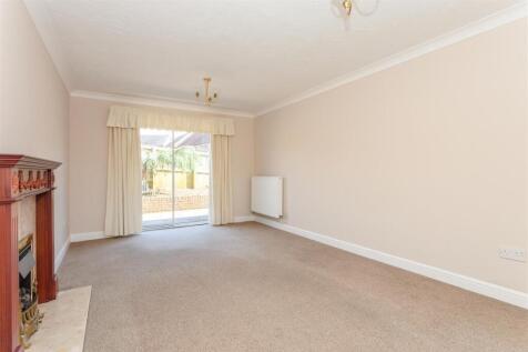 Living Room1.jpg