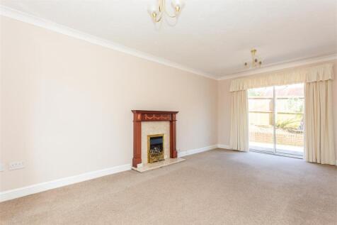 Living Room2.jpg