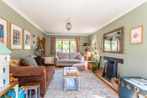 Living Room3.jpg