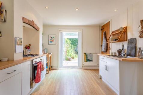 Kitchen (2).jpg