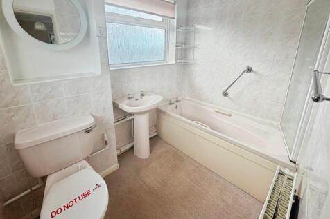 pbox-bathroom-332366.jpg
