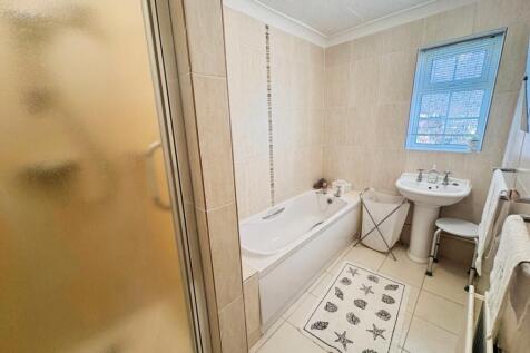 pbox-bathroom-333418.jpg