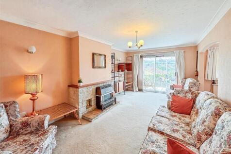 Living Room1.JPG