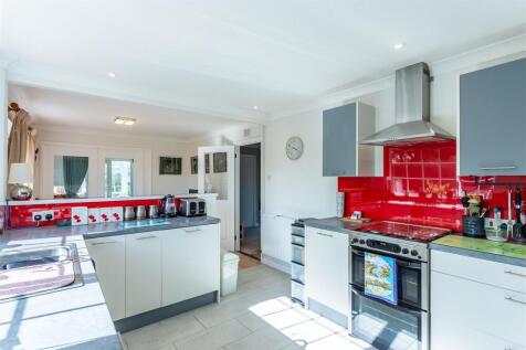 Kitchen (2).jpg