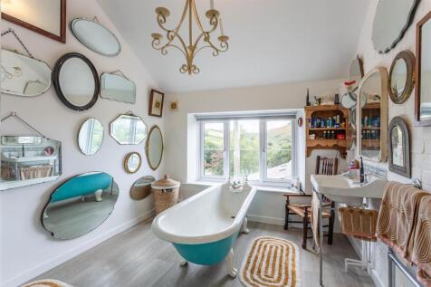 Bathroom (1).jpg