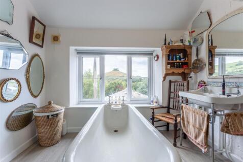 Bathroom (2).jpg