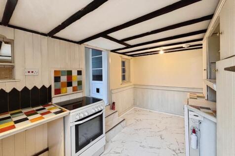 Kitchen (2).jpg