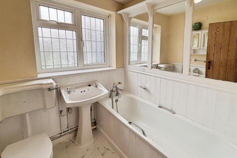 Bathroom.jpg