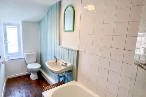 Bathroom.JPG