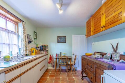 Kitchen (1).jpg