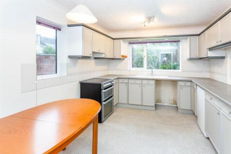 Kitchen2.jpg