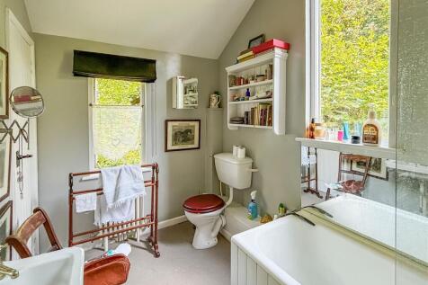 Bathroom 2.jpg