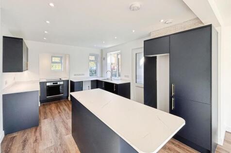 Kitchen Diner (2).jpg