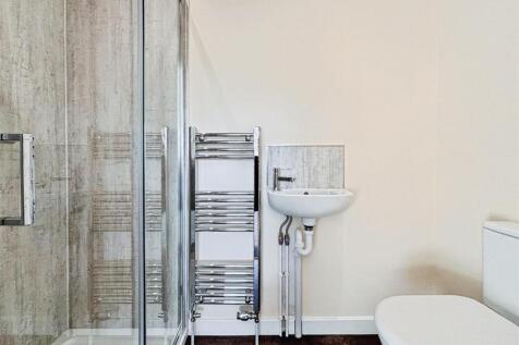 En Suite Bedroom One.jpg