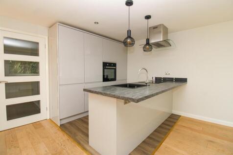 76 Pine Avenue - Pic 5.jpg