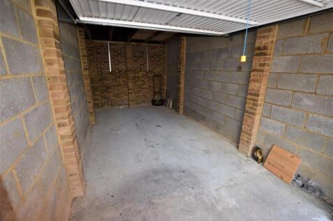 Single garage Enbloc.