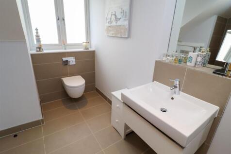 En Suite (2nd Floor)