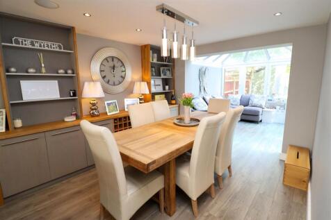 Lounge/Dining Room