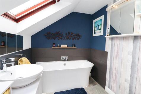 Principle En Suite Bathroom