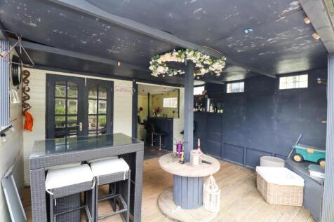 Bar/Garden Room