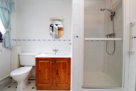 Shower Room (GF)