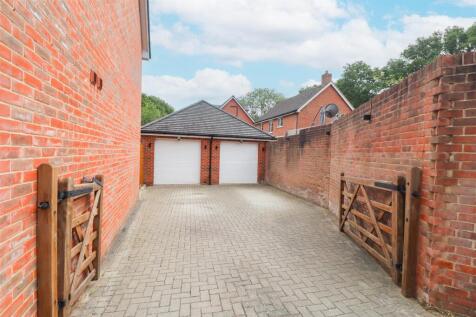 Driveway Parking &amp; Double Garage