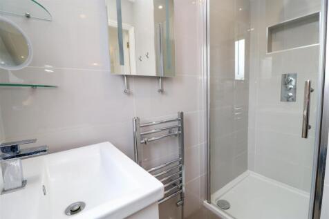 En Suite (Bedroom 1)