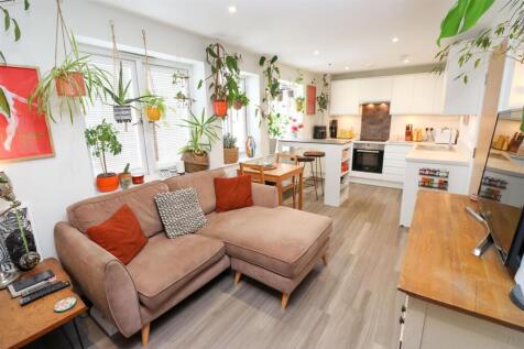 Lounge/Kitchen