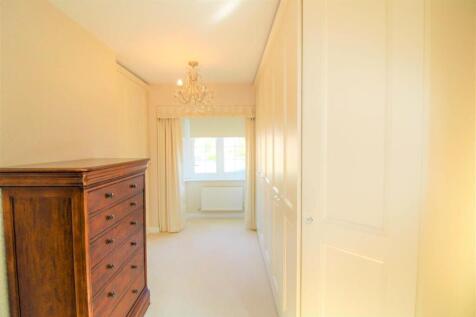 Dressing Area (1st Floor)