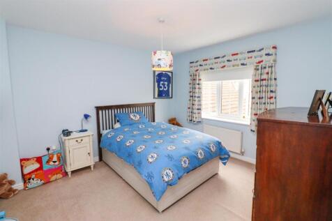 Bedroom 2 (1st Floor)