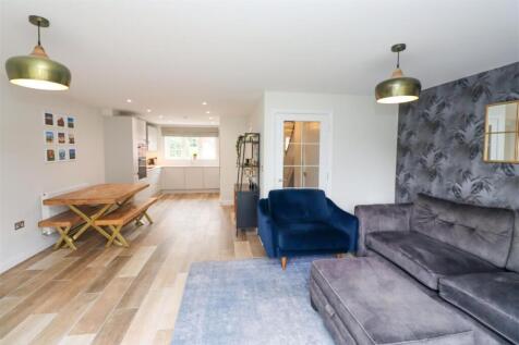 Lounge/Kitchen