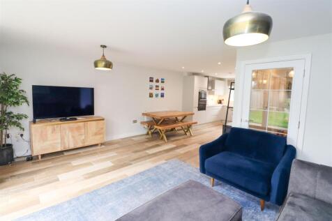 Lounge/Kitchen