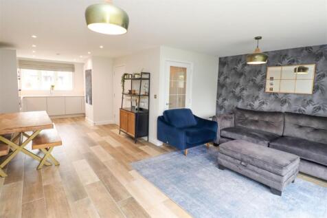 Lounge/Kitchen