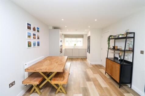 Lounge/Kitchen