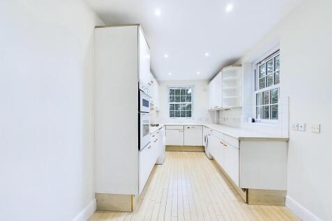 Kitchen/B&#39;room