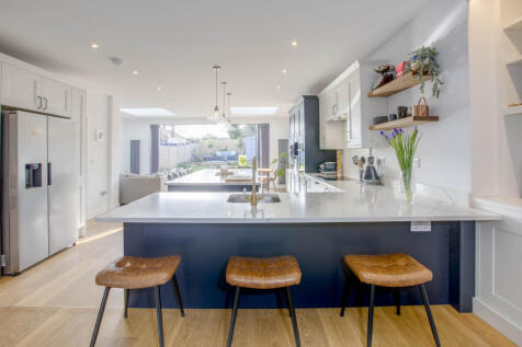 21 Trinity Avenue, SL7 3AL (LOW RES)-18
