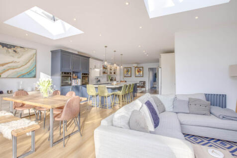 21 Trinity Avenue, SL7 3AL (LOW RES)-22