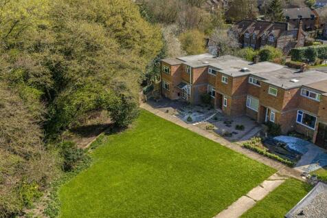 7 Eastern Drive, SL8 5HQ (LOW RES)-16