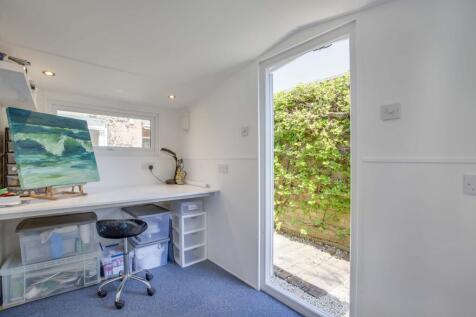 7 Eastern Drive, SL8 5HQ (LOW RES)-11