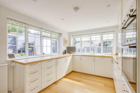 24 Elm Lane, SL8 5PG (LOW RES)-19