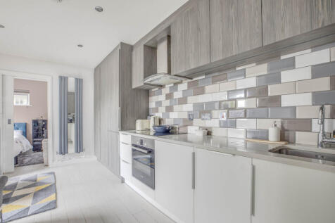 19 Trinity Avenue, SL7 3AL (LOW RES)-13
