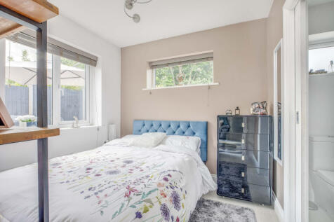 19 Trinity Avenue, SL7 3AL (LOW RES)-15