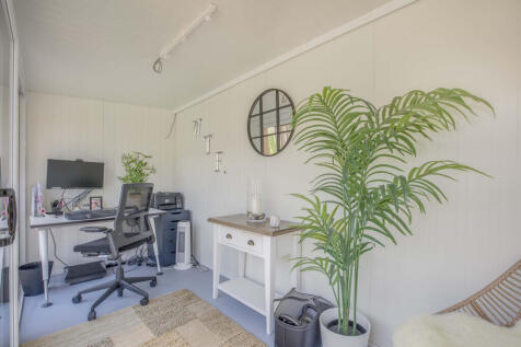 19 Trinity Avenue, SL7 3AL (LOW RES)-20