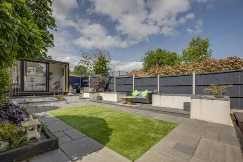 19 Trinity Avenue, SL7 3AL (LOW RES)-18