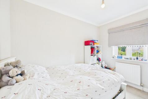CAM02136G0-PR0394-STILL019