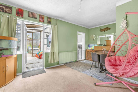 81 Seymour Park Road, SL7 3ES (LOW RES)-2