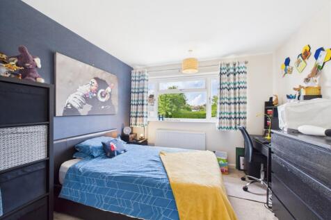 CAM02136G0-PR0403-STILL020