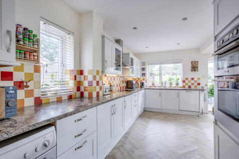 21 Woodland Way, SL7 3LD (LOW RES)-6